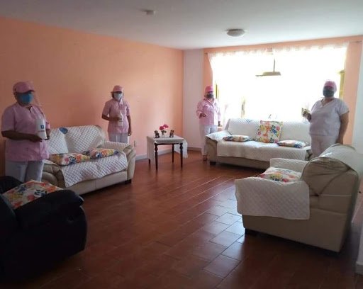 Casa Del Abuelo Reyna De La Paz