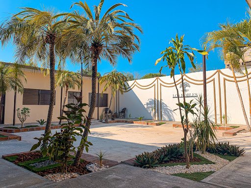 Los Robles Residencia De Ancianos